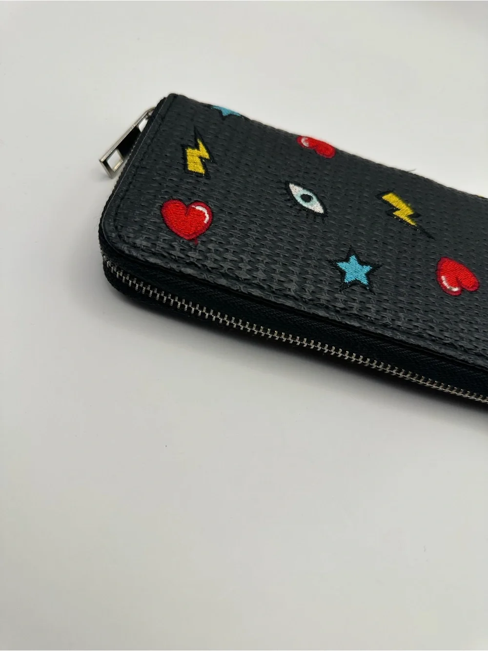 Opposite Women’s Wallet - Picture 2 of 9